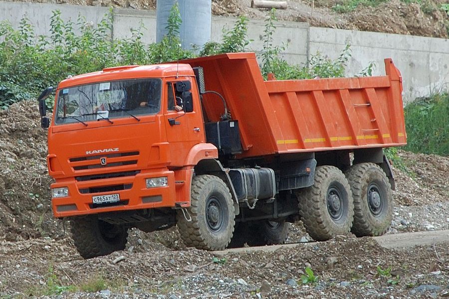 Аренда самосвала вездехода КамАЗ 6522 6х6